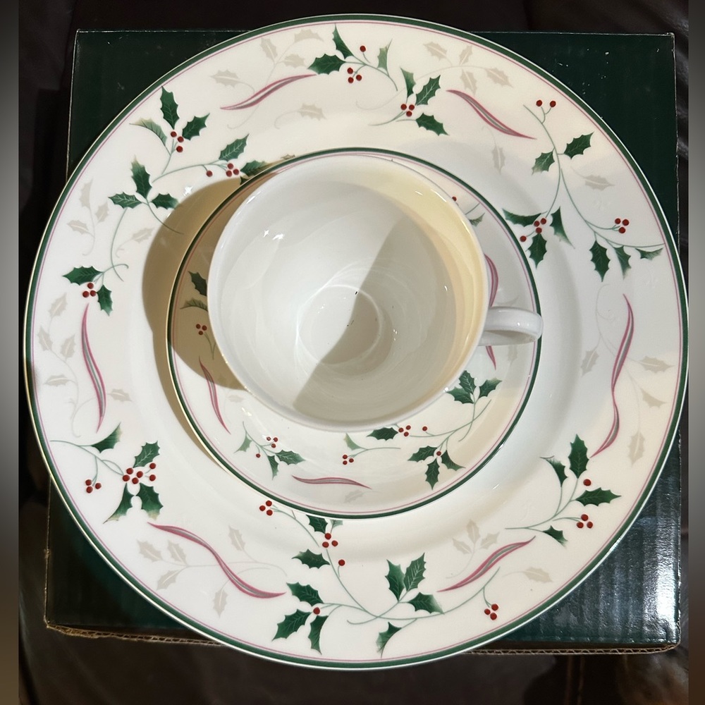 Holiday Splendor by Mikasa. 3 pc set Bone China Y1025 place setting fo…
